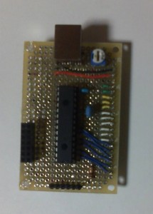 LCD用コネクタと半固定抵抗器を付けたUSBテストボード